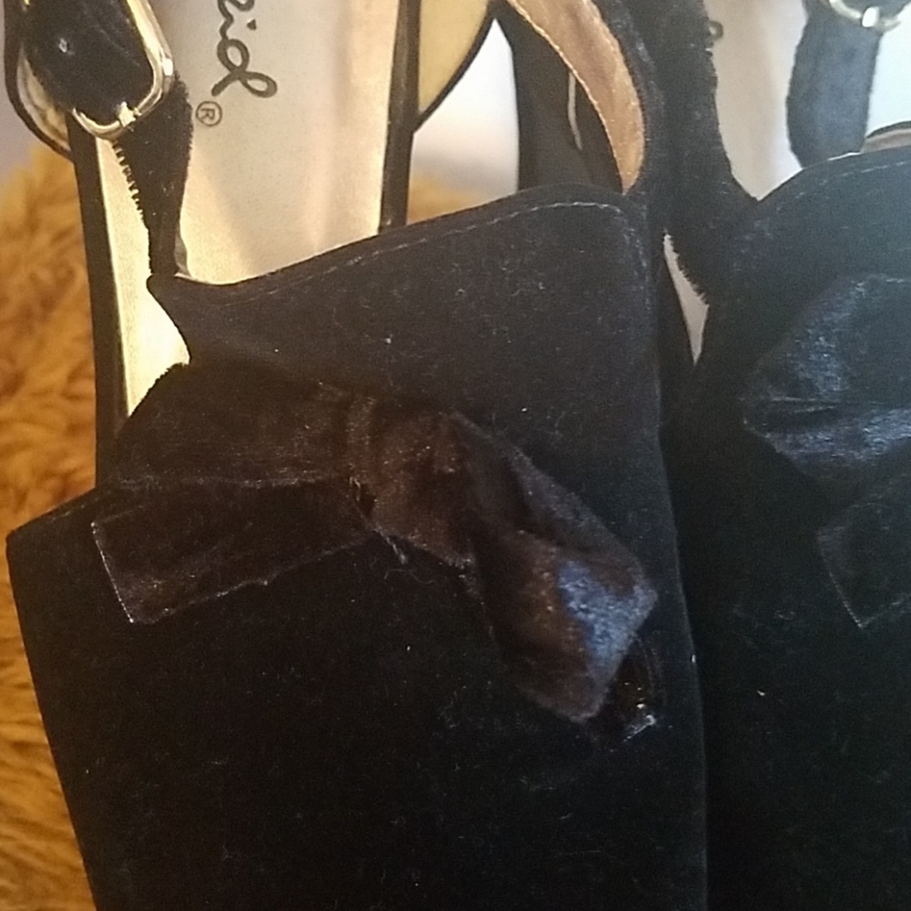 Shoes - Picture 3 of 5